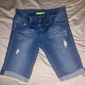 YMI WANNABETTABUTT TRIPLE-BUTTON BERMUDASTYLE